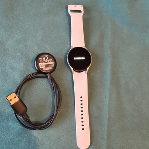 Samsung Galaxy Watch4 SM-R860 40mm Bluetooth Smartwatch  Silver - Picture 1 of 11