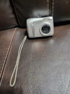 📷 Olympus FE-100 4.0 Megapixel Digital Camera Works - Picture 1 of 8