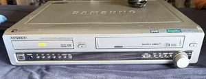Samsung DVD-CM350 Lettore Amplificato DVD VHS Combinato - Foto 1 di 3