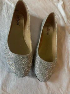 New Womens Cherish By Elegant Footwear Blingy Silver Rhinestone Shoes Size 7.5 - Picture 1 of 6