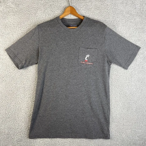Champion University Of Cincinnati Bearcats T-Shirt Medium Cincy Graphic on Back Cover