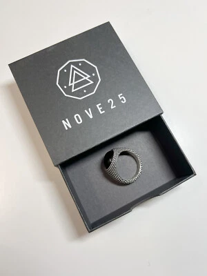 Anello Chavalier NOVE25, in argento 925 puntinato e pietra tona onice - Immagine 1 di 4