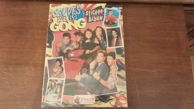 ALBUM AUTOCOLLANT : SAUVÉS PAR LE GONG . Merlin Collections . 87/126 - Photo 1/4