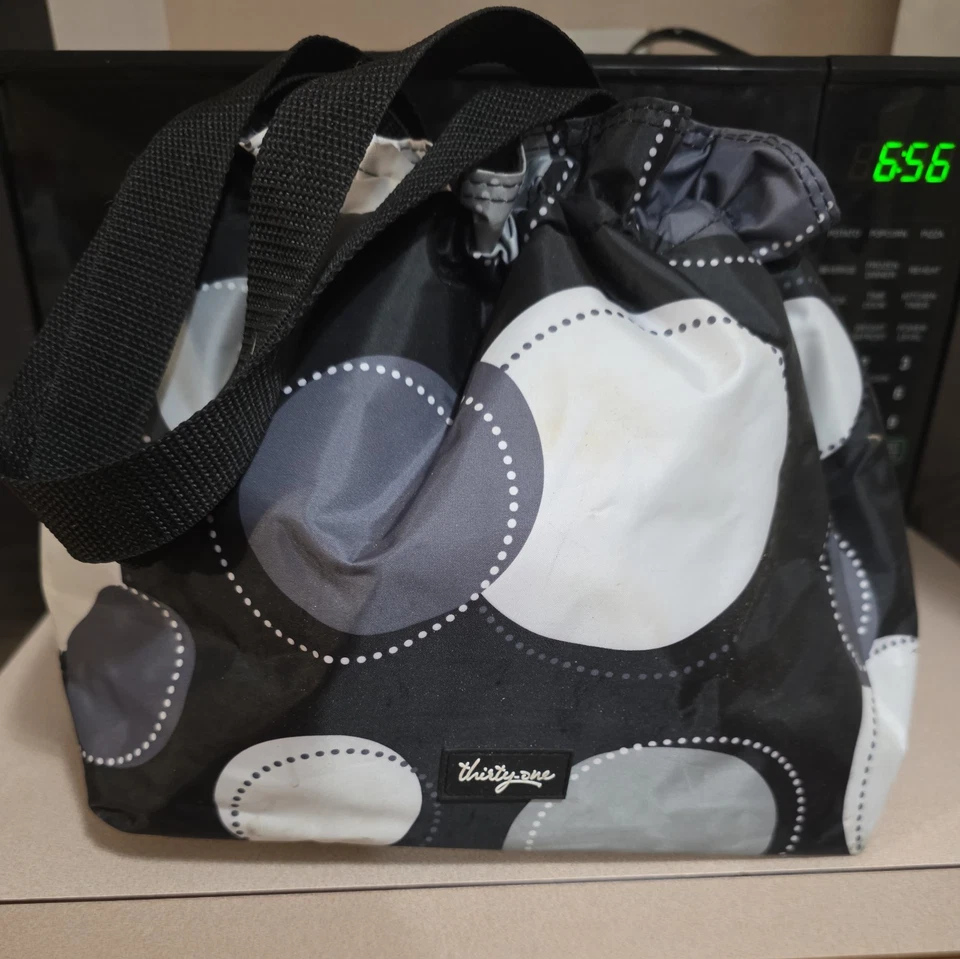 Bolsa de almuerzo Thirty One con aislamiento térmico Cinch It Up puntos grandes floral negro rosa Foto 1 de 4