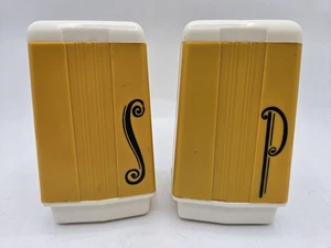 Max Klein MidCentury Salt and Pepper Shakers MCM Yellow White Plastic 60s 70s - Picture 1 of 4
