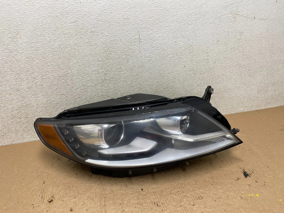 2013 - 2017 Volkswagen CC Right Passenger Side Headlight Xenon HID Oem Q2779 DW - Image 1 of 4