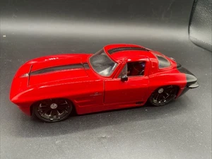 Chevy Corvette Sting Ray 1963 cupé rojo Jada Toys escala 1:24 90345 modelo de coche - Imagen 1 de 8