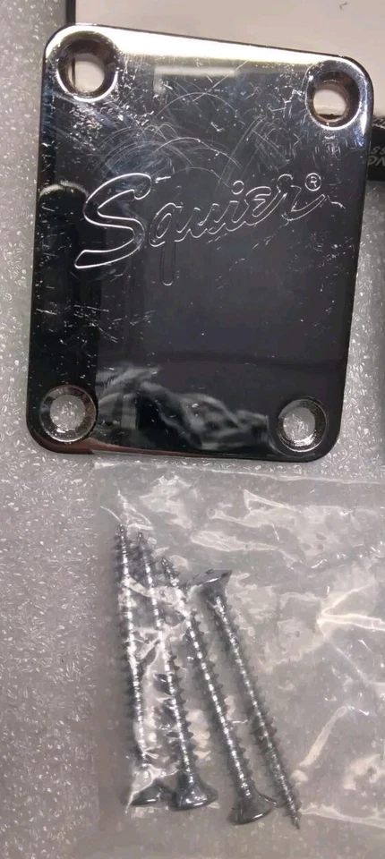 Squier Cuello Placa Logo Telecaster Stratocaster Jazz & P Bajo Cromo Foto 1 de 1
