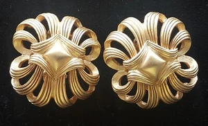 Vintage OSCAR DE LA RENTA filigree gold tone clip on earrings baroque 1980s - Picture 1 of 7