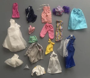 Lote de ropa Barbie vintage - Imagen 1 de 7