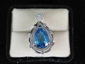 Colgante de topacio azul pera de 10,12 quilates con detalles de topacio blanco en plata de ley - Imagen 1 de 4