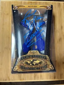 Mattel (DXJ48) - Modellino Ric Flair firmato WWE Defining Moments autografato - Foto 1 di 9