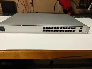 Ubiquiti UniFi Pro 24-Port Layer 3 Gigabit Switch (USW-Pro-24-PoE) POE IS DEAD! - Bild 1 von 11