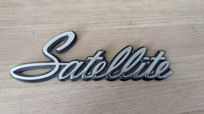 1971 1972 1973 1974 PLYMOUTH SATÉLITE EMBLEMA INSIGNIA ORIGINAL ORIGINAL OEM Mopar Foto 1 de 3