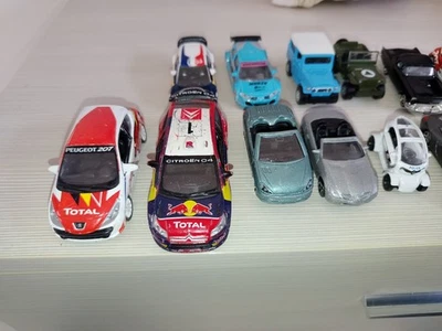 Lotto 12 Modellini  Misti Burago Hotwheels Solido Giocati Vedi Bene Le Foto  - Immagine 1 di 4