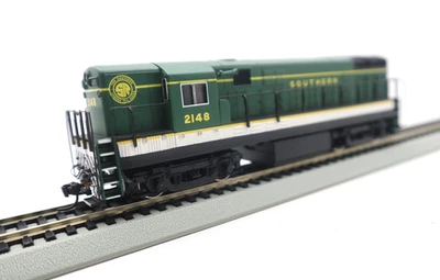 Bachmann Plus, HO, 2148, Southern FM H16-44 Baby Trainmaster Diesel Loco, C-7 EX - Image 1 of 4