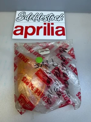 aprilia ap8124543 leonardo 125 150 sr 50 air h2o front right turn signal cabochon - Image 1 of 4