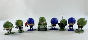 Lot of 8 Awesome Little Green Men Figures Game w/Dog Tags Army Soldiers Toys - Picture 1 of 11