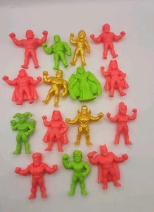 Wendy’s Kids’ Meal Toys DC Superheroes Mini Figuren: 15 Gold Rares  - Bild 1 von 5