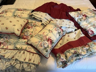 Vtg Waverly Set 6pc Twin Comforter 69 x 86, Valance, Bed Skirt, Pillows Cottage - Image 1 of 4