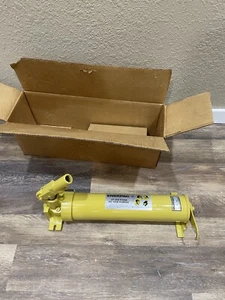 1 NEW ENERPAC P-80 2-STAGE HYDRAULIC HAND PUMP 10,000psi - Picture 1 of 2