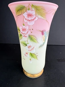 Fenton Kunstglas Burmese Hummingbird Vase handbemalt Künstler signiert 2994 QH - Bild 1 von 10