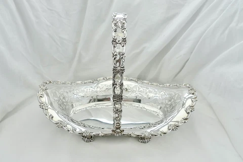 RARE GEORGE V HM STERLING SILVER PIERCED SWING HANDLED FRUIT BASKET 1920 Cover