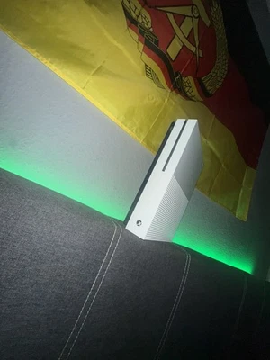 Microsoft Xbox One S Superzustand Wie Neu Mit Laufwerk Und Kabel Dazu - Bild 1 von 4