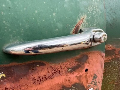 1961 - 1968 年国际收割机 Travelall 前驱动门把手外部 — 第 1/3 张图片