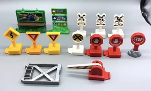 GeoTrax Rail & Road System Replacement Pieces Signs Train Crossing 14 Piece Lot - Picture 1 of 6