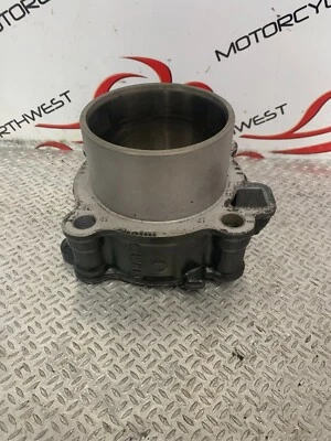 KTM DUKE 390 CILINDRO BARRIL APAGADO 2018 KTM DUKE 390 BK047 Foto 1 de 4