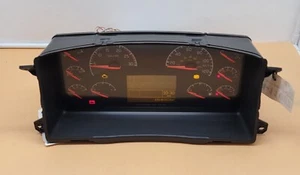 2015 VOLVO VNL USED INSTRUMENT CLUSTER P#22261637-P01 / 714-11002 - Bild 1 von 8