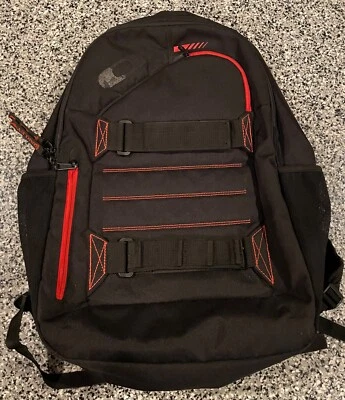 Mochila de viagem ao ar livre Oakley Method 1080 preta e vermelha - Imagem 1 de 4
