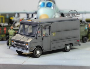 Pre-Order USAF Chevrolet Bus for carrying pilot in airfield 1:72 Pro Built Model