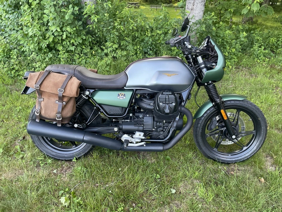 Unidad garaje completo split cuero motos bolsos. Moto Guzzi V7 850 o V9 Foto 1 de 4