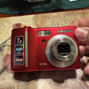 Samsung Digimax S730 7.2 MP AS-IS PARTS/REPAIR - Picture 1 of 4