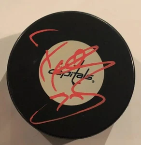 Braden Holtby Hand SIGNED Logo Puck NHL AUTOGRAPH Washington Capitals - Picture 1 of 2