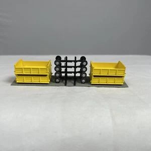 Ertl 4085 HO Scale KD Grain Boxes With Running Gear Flatcar Load - Picture 1 of 5