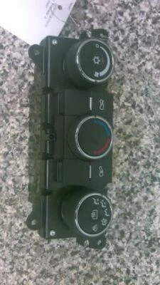 Control de temperatura/calentador/aire acondicionado Equinox Sku #2778173 2007 Foto 1 de 4