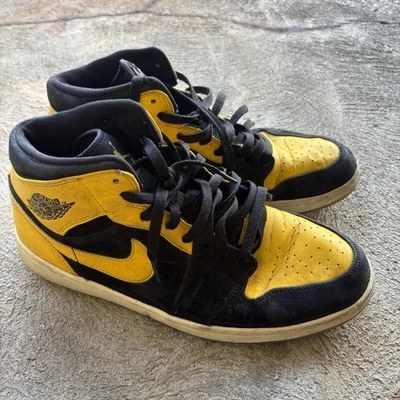 Nike Air Jordan Retro 1 New Love OG High Varsity Maize Yellow 554724-035 Sz 11 - Image 1 of 4