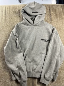 NUEVO Con Etiquetas Fear of God Essentials Sudadera con Capucha Avena Oscura Talla Mediana - Imagen 1 de 10