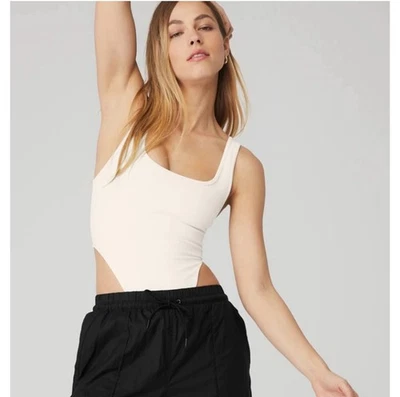 Body Alo Yoga Hot Shot ropa deportiva talla S - marfil Foto 1 de 4