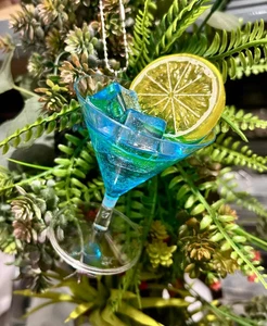 Único AZUL LAGUNA CÓCTEL CHUCHERÍA Decoración ÁRBOL DE NAVIDAD martini HECHO A MANO - Imagen 1 de 3