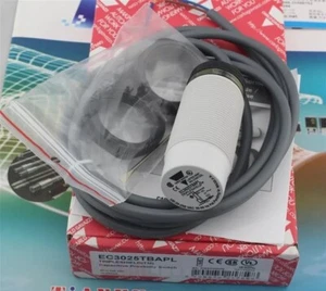1 STCK. Neu Original Carlo Gavazzi EC3025TBAPL 30 mm kapazitiver Sensor - Bild 1 von 1