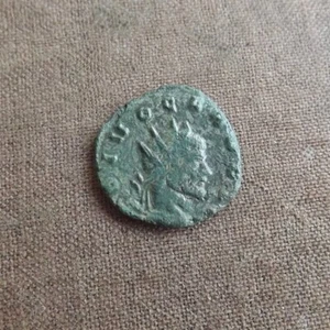 DIVO CLAVDIO - CONSECRATIO - Picture 1 of 2