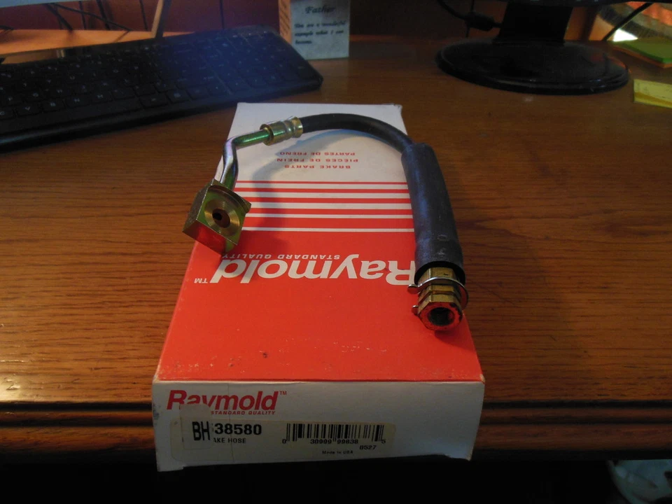 Manguera de freno Raymold 4538580 y Raybestos BH38580 RF para aplicaciones Ford Aerostar 87-89. Foto 1 de 1