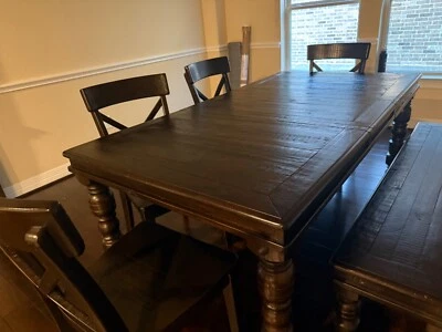 Juego de mesa de comedor importado madera de accaica vietnamita usado 3 veces y muy lujoso Foto 1 de 3