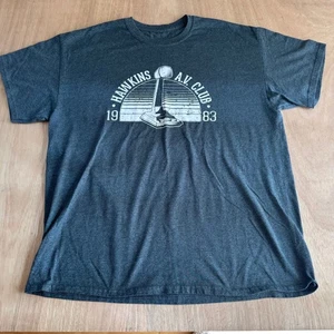 Hawkins A.V. Club 1983 Graphic Tee Herren XL grau Stranger Things Style - Bild 1 von 2