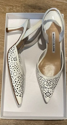 Manolo Blahnik Blanco Cuero Láser Recorte Carolyne Slingback Gatito Bombas  Foto 1 de 4