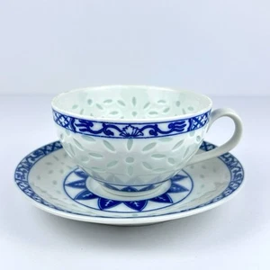 Vintage Blue and White Rice Eye Grain Porcelain Teacup and Saucer, Unmarked - Imagen 1 de 11